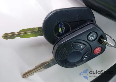 2010 Ford Escape Xlt z USA, uszkodzony, nr VIN 1FMCU0D74AKB65835